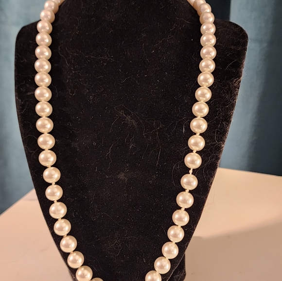 Natural south sea pearl necklace with 10k rose gold clasp. - Picture 7 of 10